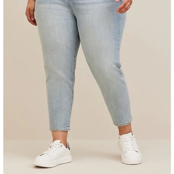Torrid Mom Jeans high rise light wash. New with tags! 12 - Picture 2 of 4